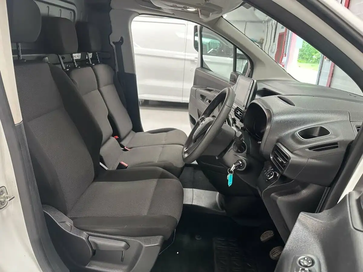 2022-vauxhall-combo-15cdti-sportive-2300-100pseu6dt-l2h1-big-3