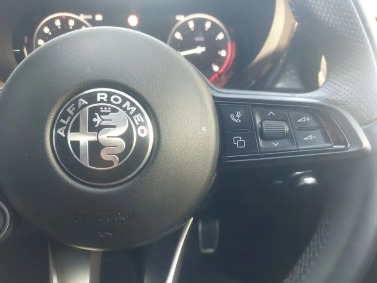 2023-alfa-romeo-tonale-15-ti-big-14