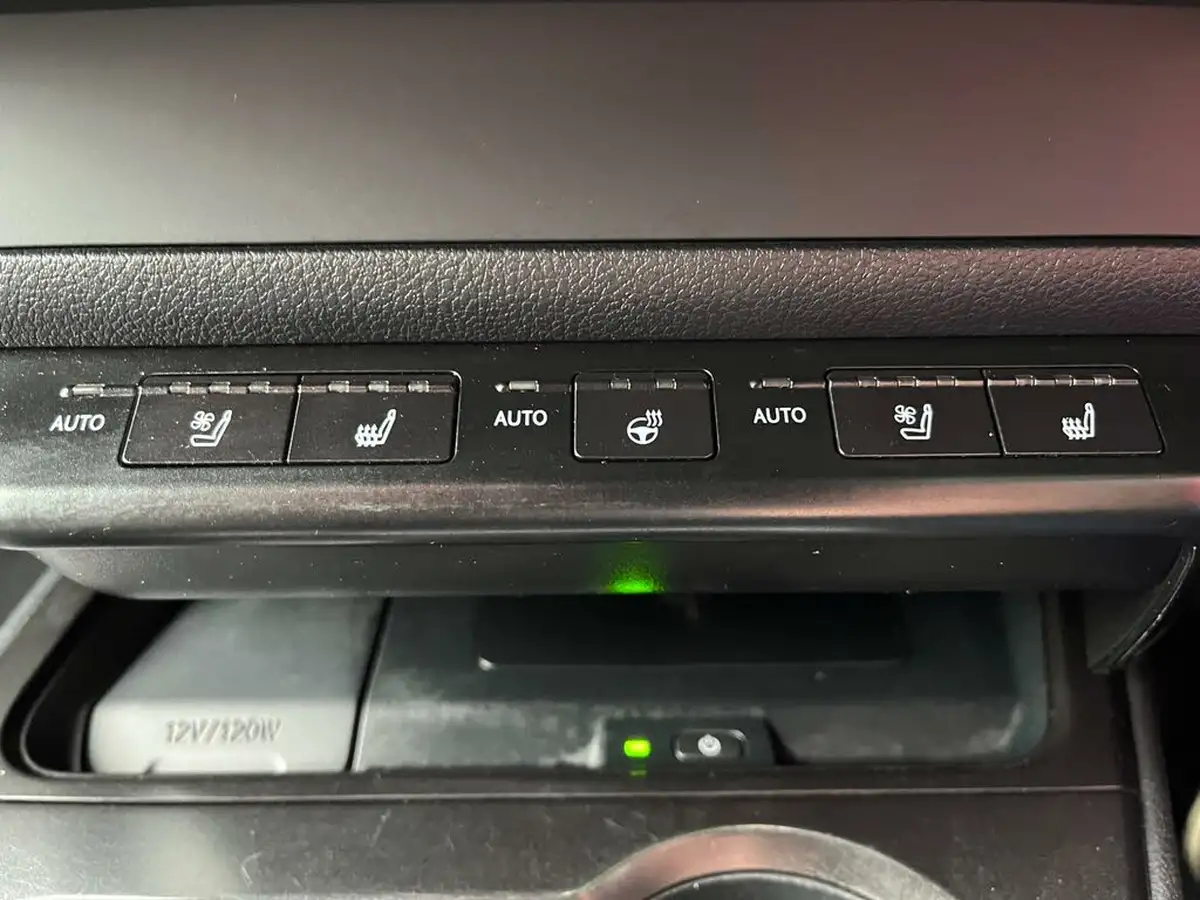 2021-lexus-ux-300e-e-ux-big-12