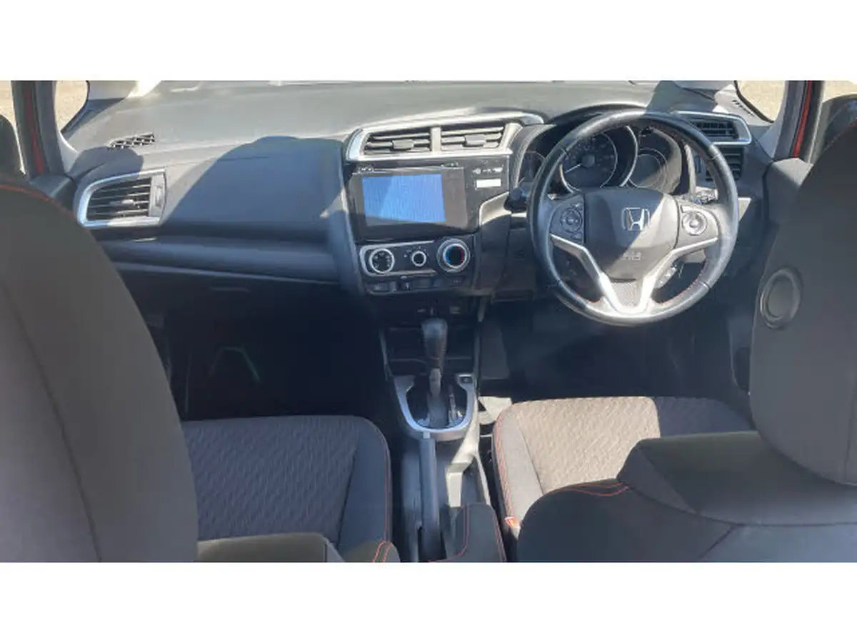2018-honda-jazz-15-i-vtec-sport-navi-cvt-big-3
