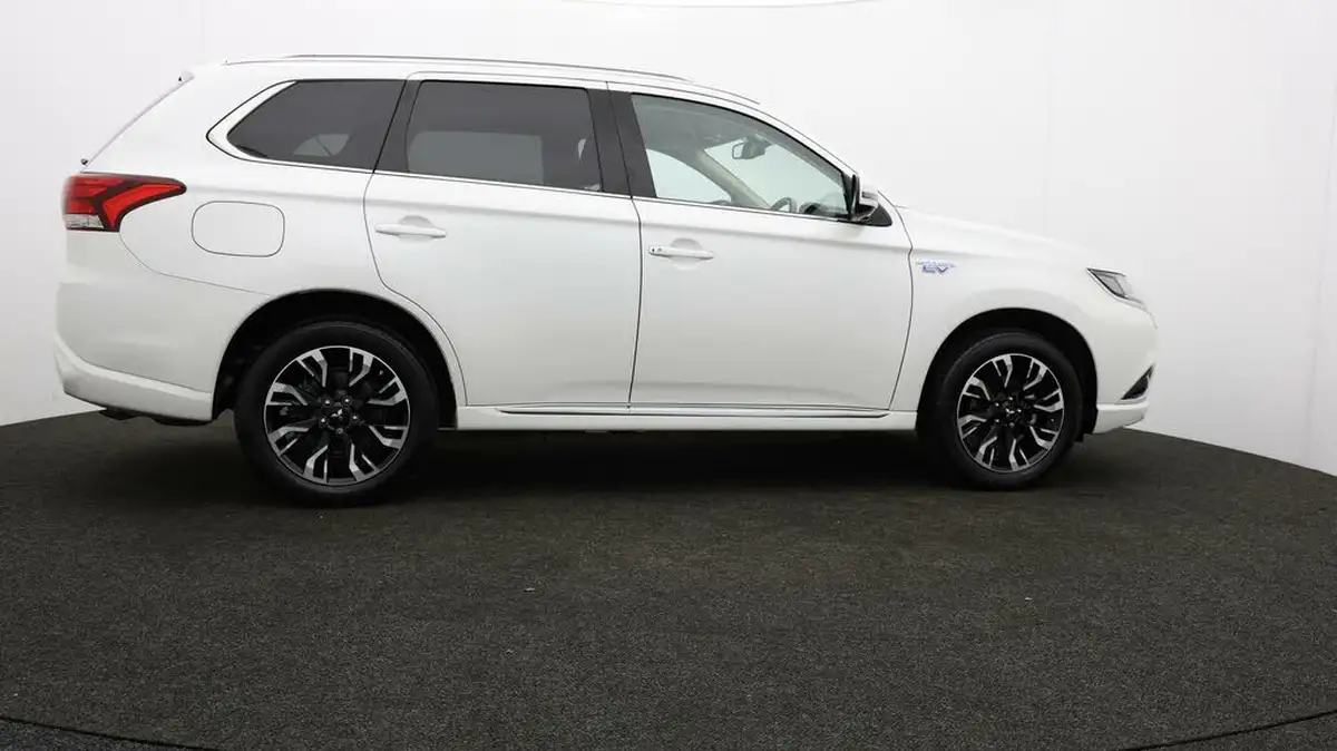 2017-mitsubishi-outlander-20-4h-phev-big-36