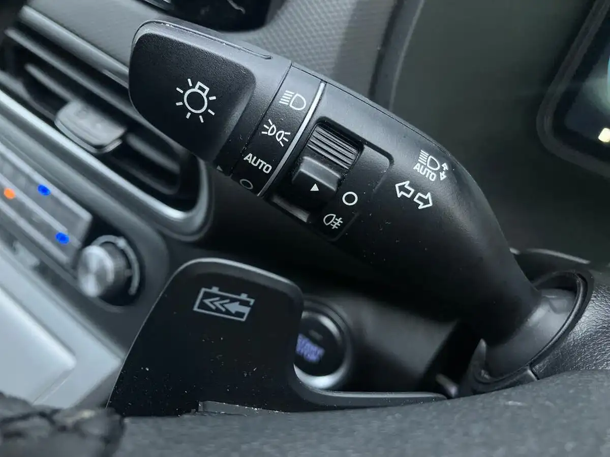 2023-hyundai-kona-e-premium-136ps-39kwh-big-33