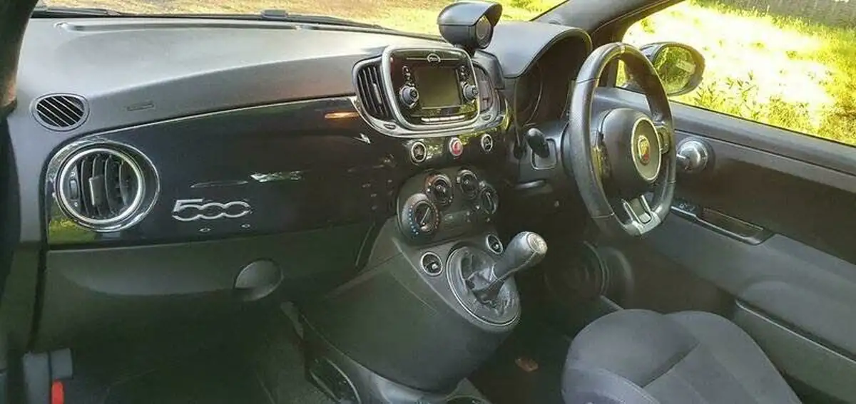 2018-abarth-595c-14-tjet-big-18