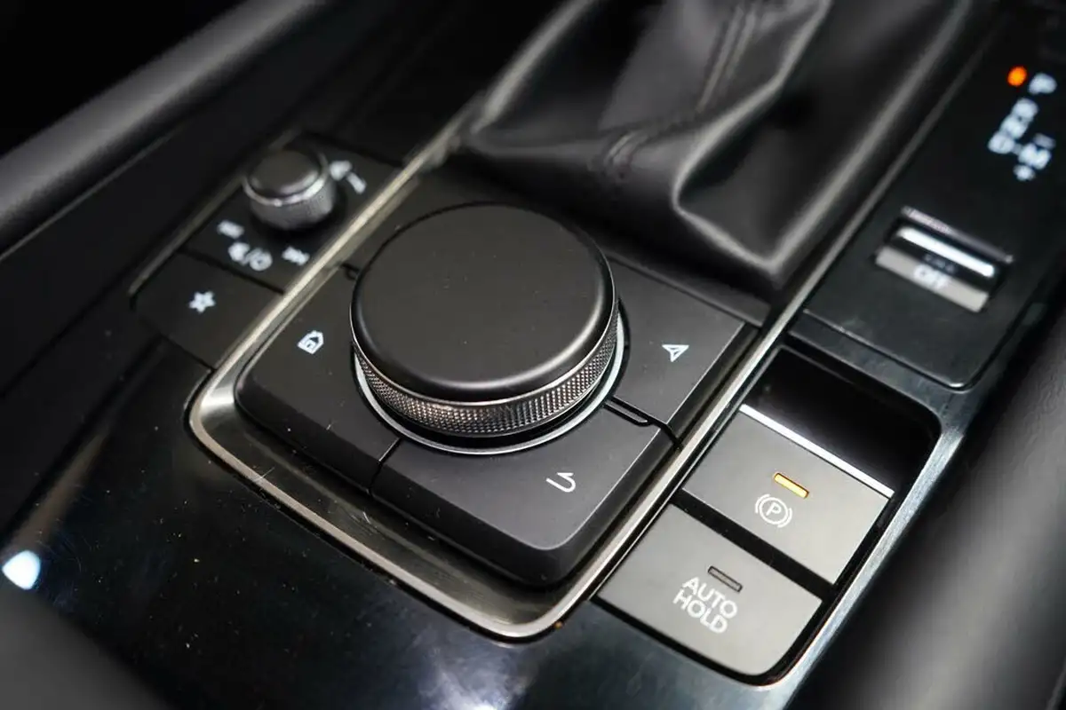 2019-mazda-mazda3-20-gt-sport-tech-180ps-saloon-4d-auto-big-17