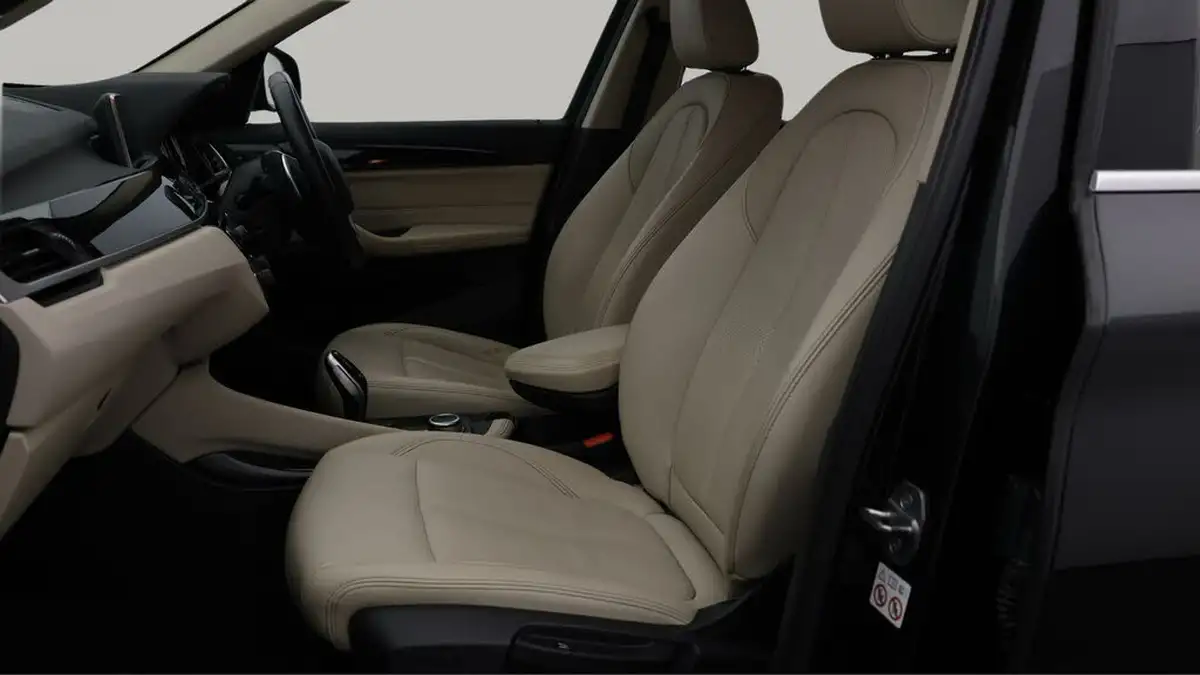 2019-bmw-x1-20-sdrive-20i-xline-sdrive-20i-big-13
