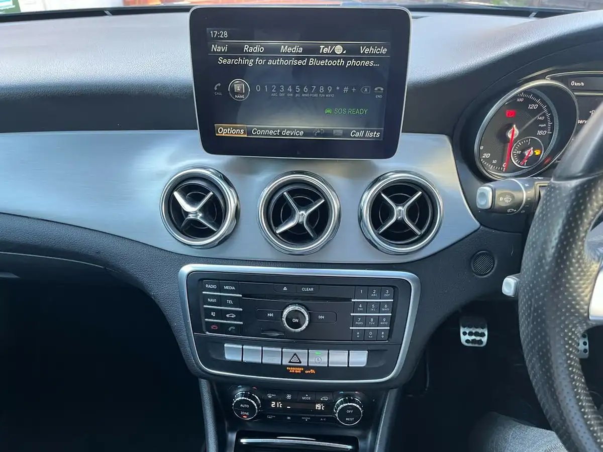 2017-mercedes-benz-gla-class-21d-gla-200d-amg-line-ss-big-26