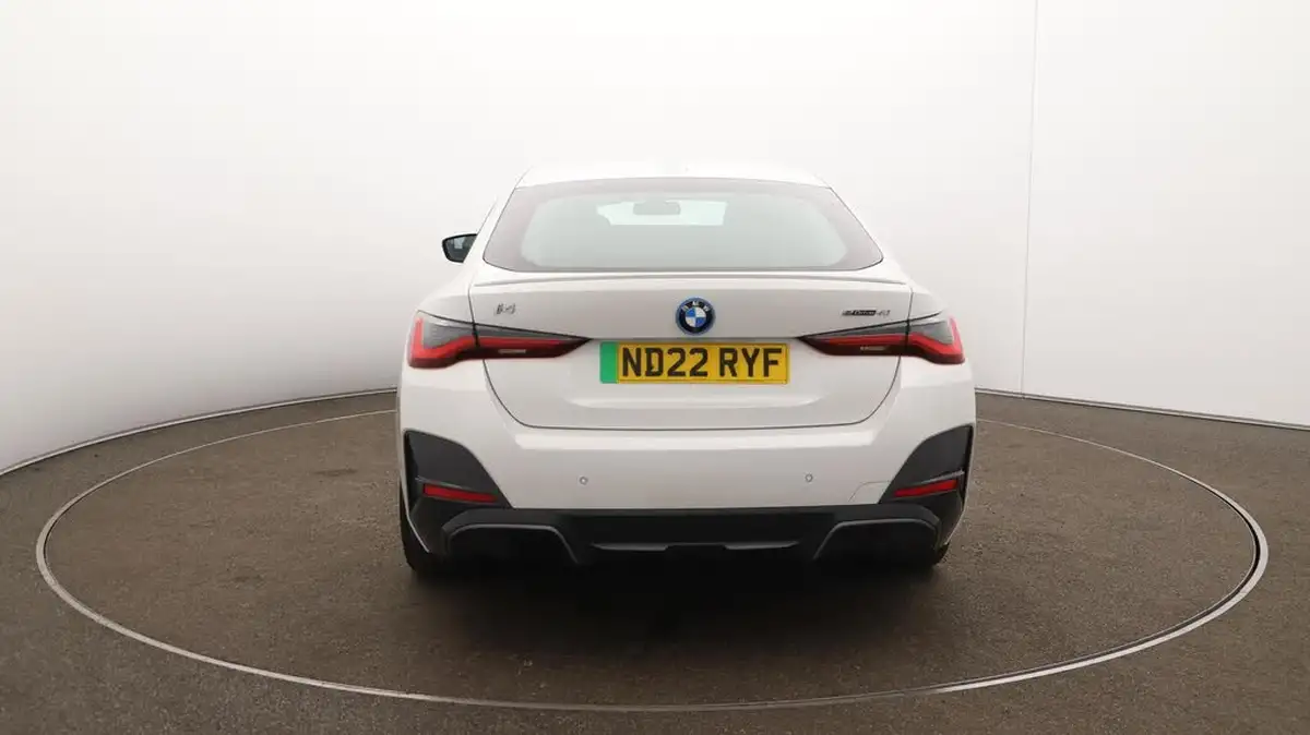 2022-bmw-i4-e-edrive40-m-sport-big-60
