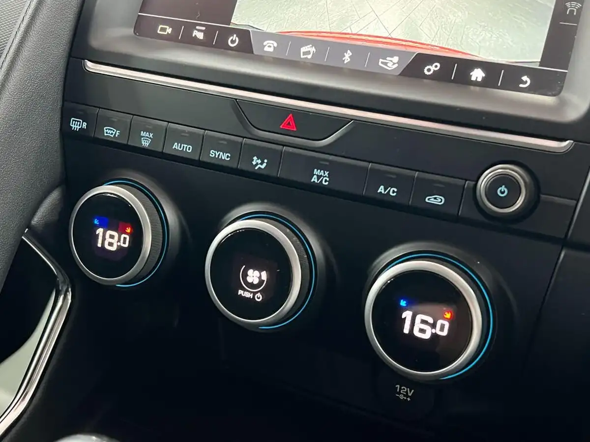 2018-jaguar-e-pace-20-i4d-150ps-ss-big-38
