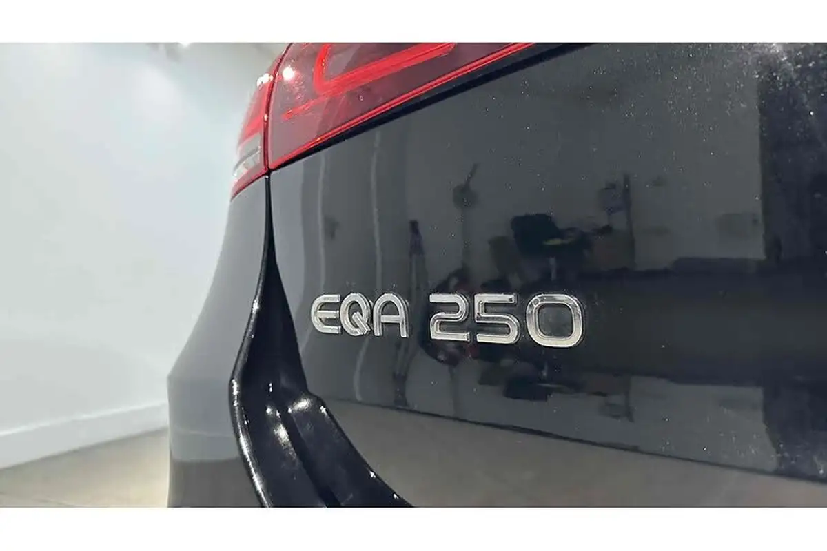 2021-mercedes-benz-eqa-e-eqa-250-amg-line-big-14