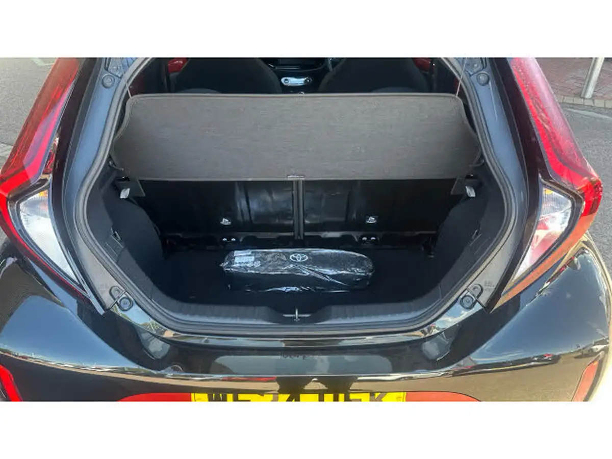 2024-toyota-aygo-x-10-vvt-i-edge-big-13