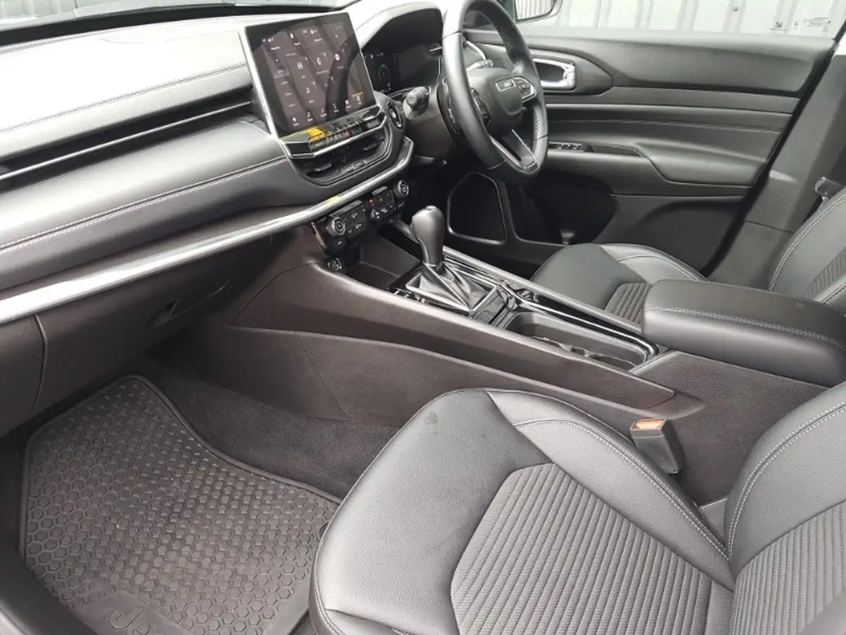 2023-jeep-compass-15-limited-big-4
