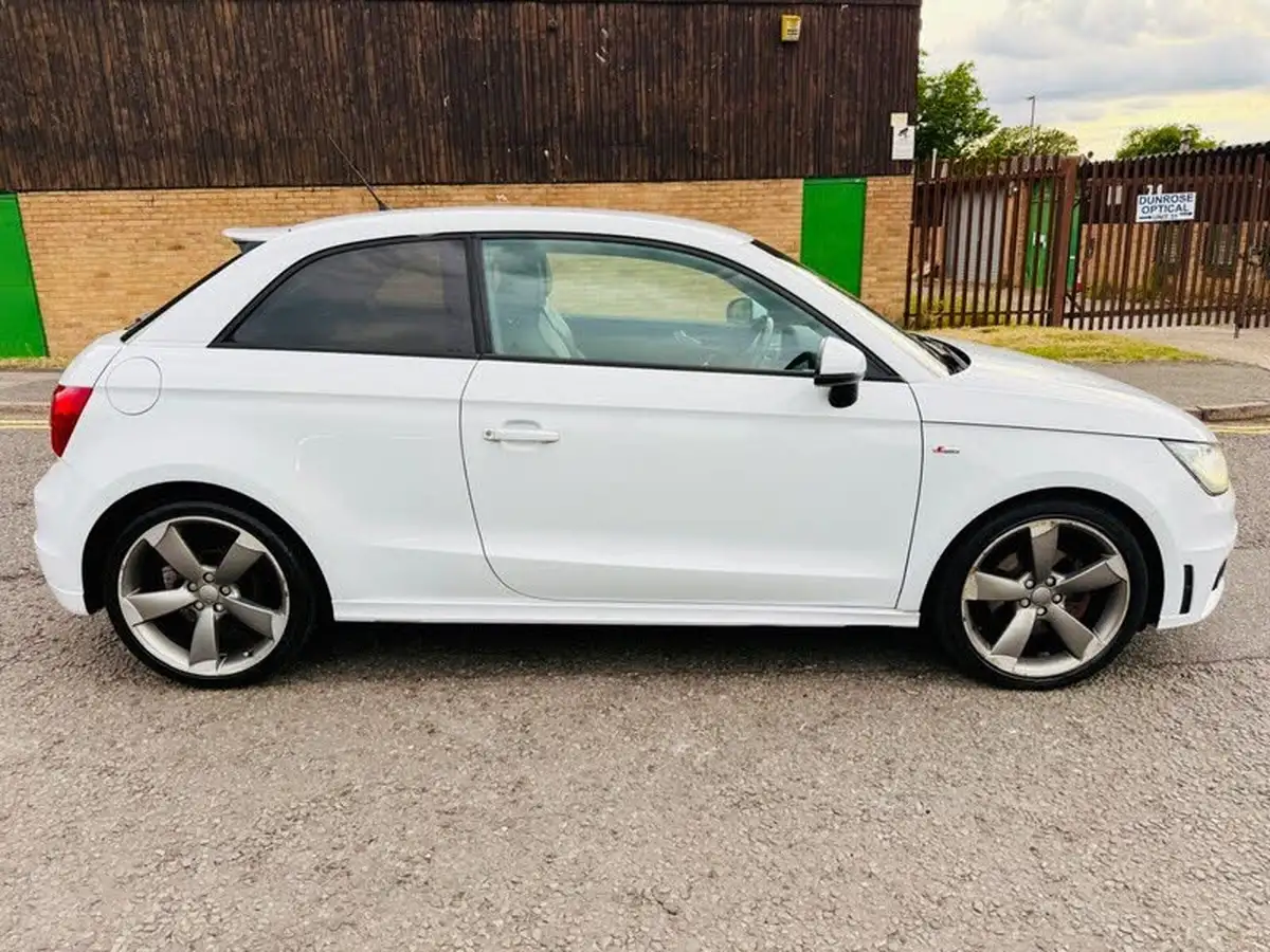 2012-audi-a1-20td-black-edition-big-5