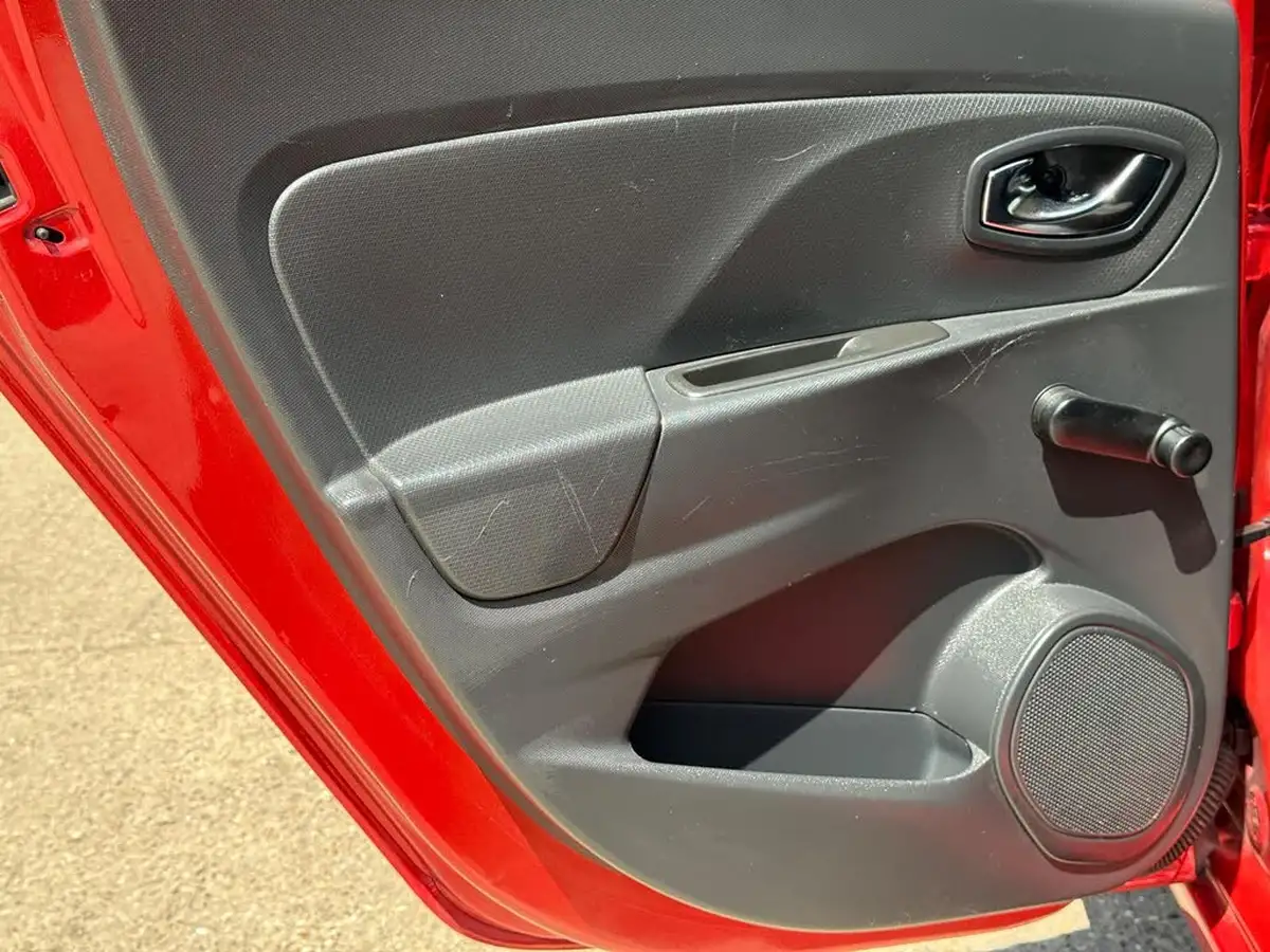 2014-renault-clio-15td-dynamique-medianavss-big-33