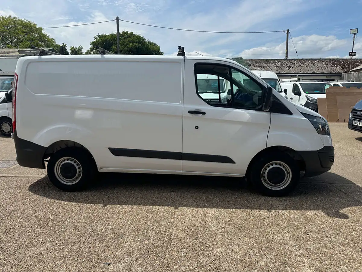 2017-ford-transit-custom-20tdci-290-l1h1-105pseu6-panel-van-big-10