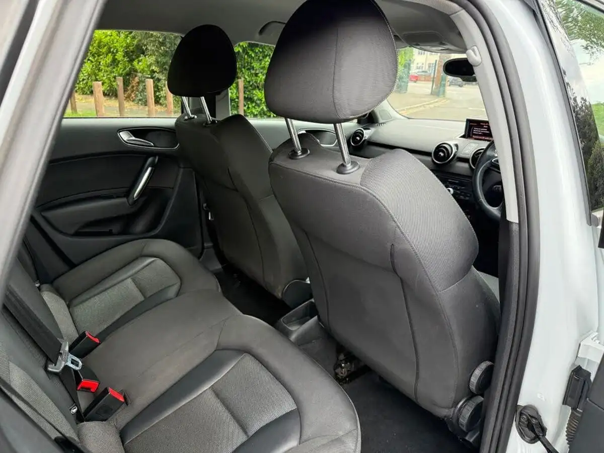 2013-audi-a1-14-tfsi-122ps-sportback-5d-1390cc-s-tronic-big-29