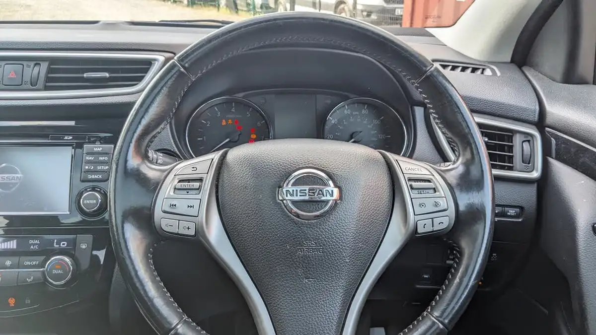 2014-nissan-qashqai-12-acenta-premium-big-31