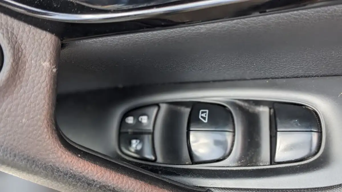 2014-nissan-qashqai-12-acenta-premium-big-7