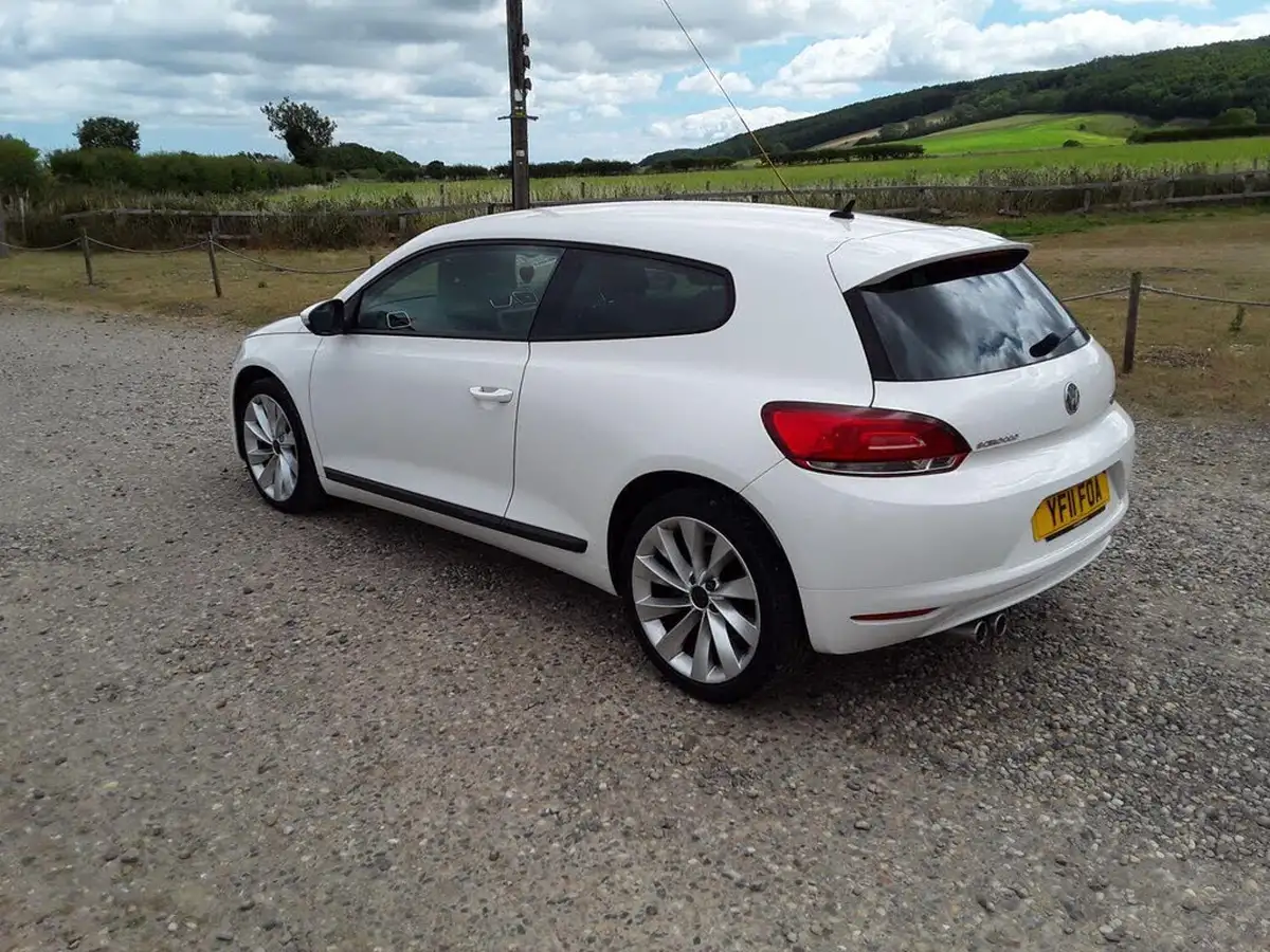 2011-volkswagen-scirocco-20td-gt-170ps-cr-dsg-big-4