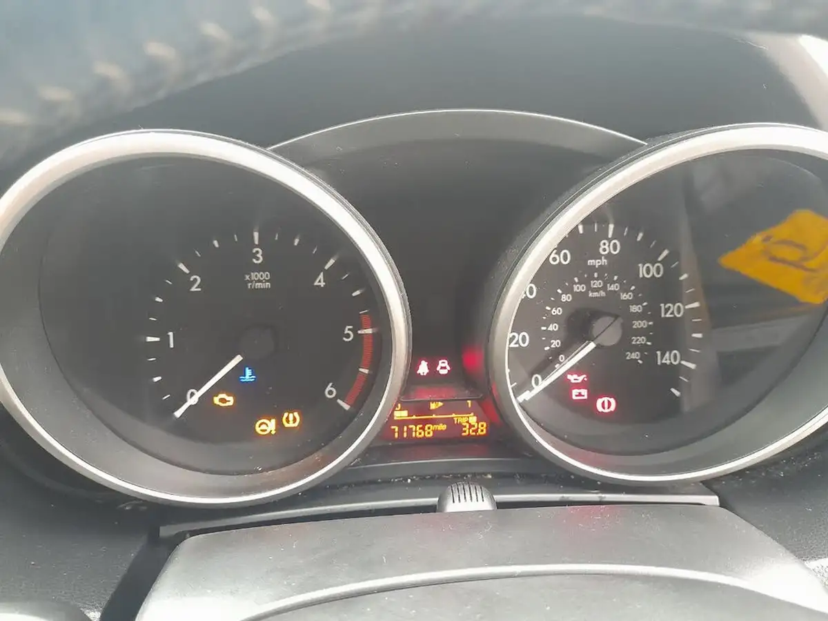 2014-mazda-mazda5-16d-sport-venture-big-8