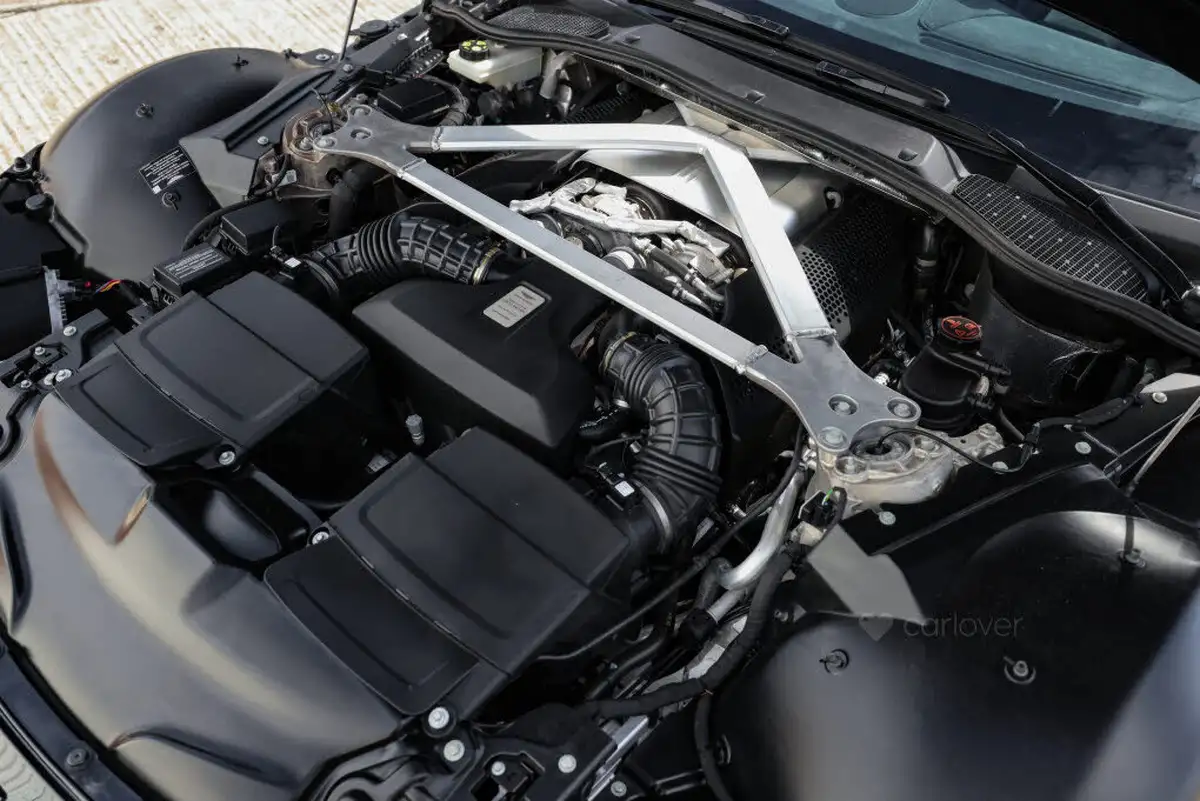 2021-aston-martin-vantage-40-v8-vantage-coupe-big-41