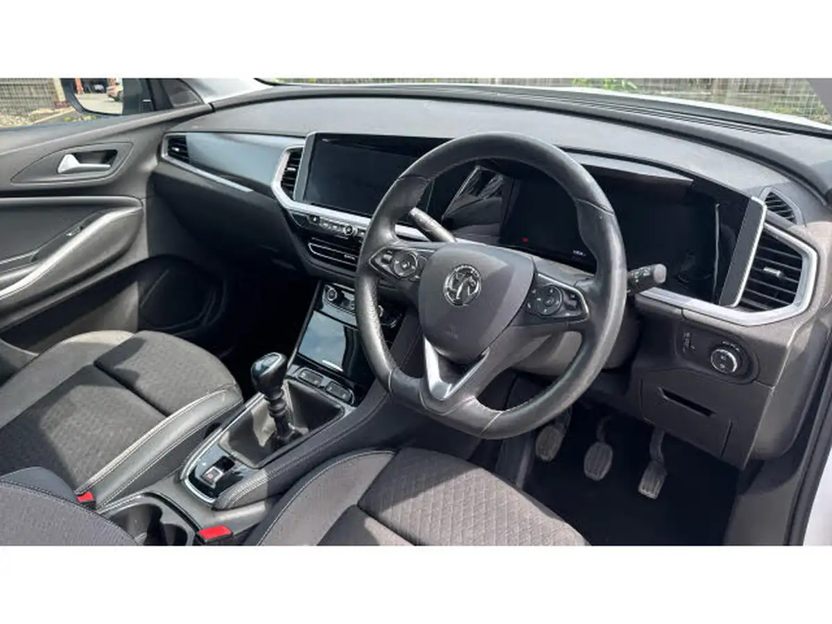 2022-vauxhall-grandland-12-elite-big-10