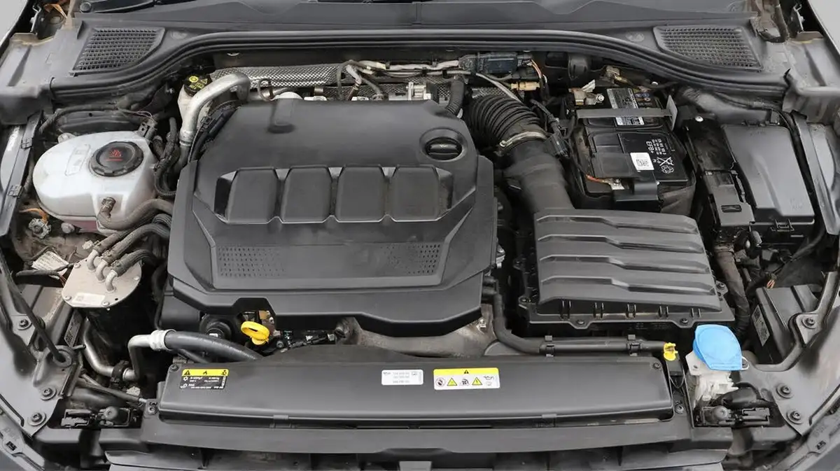 2022-volkswagen-golf-20tdi-life-hatchback-big-19