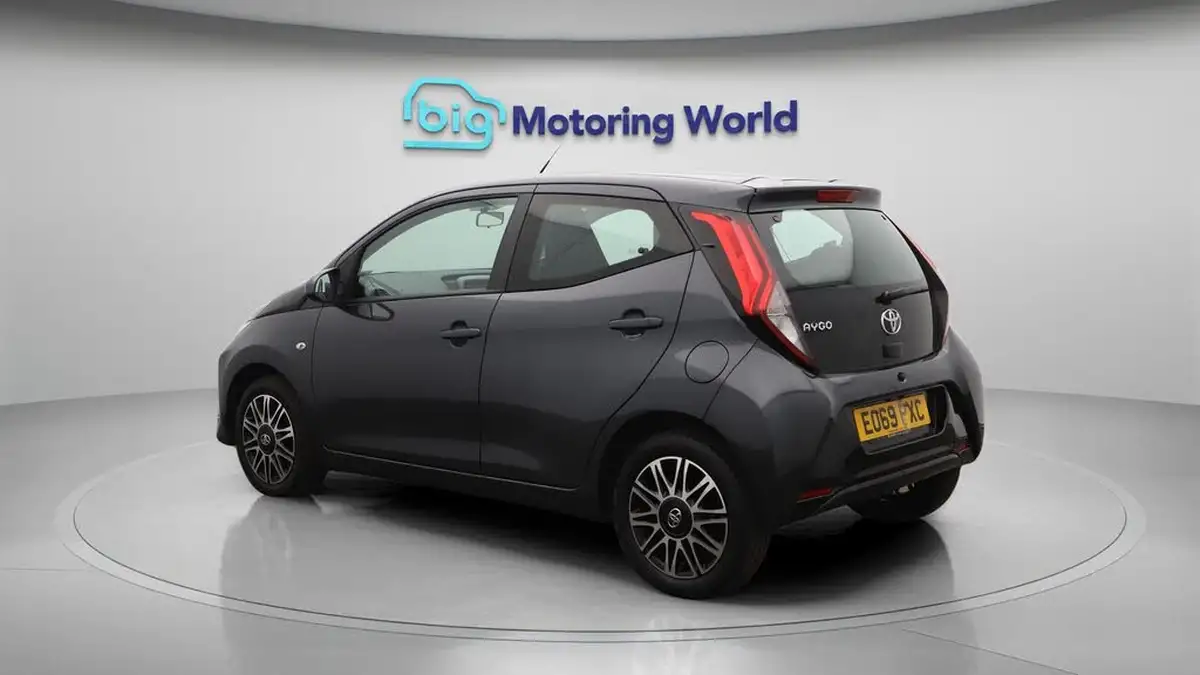 2019-toyota-aygo-10-vvt-i-x-play-tss-x-shift-big-5
