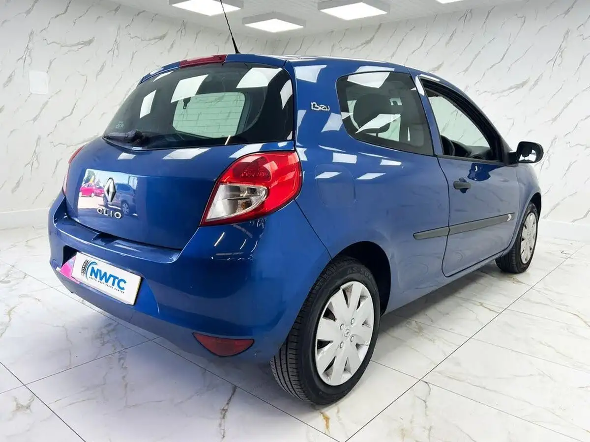 2011-renault-clio-12-bizu-16v-hatchback-3d-big-8