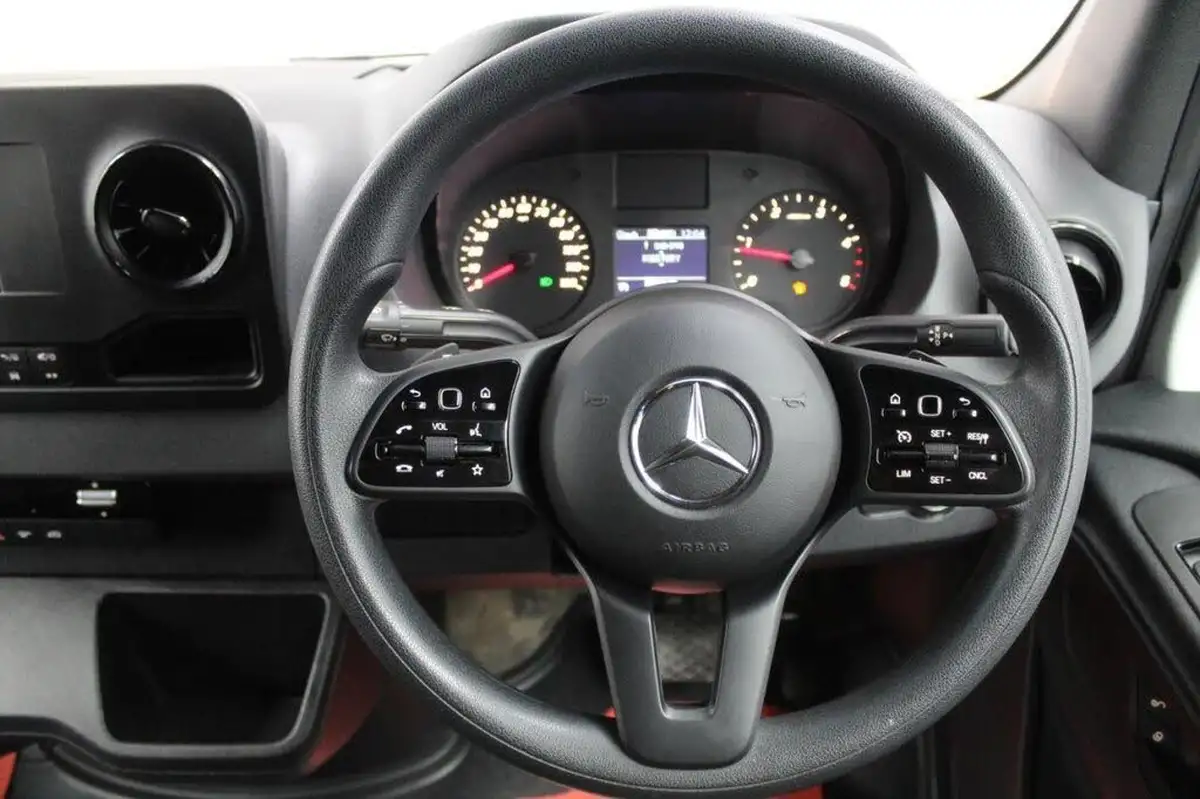 2021-mercedes-benz-sprinter-big-28