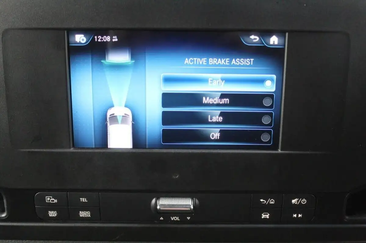 2021-mercedes-benz-sprinter-big-52