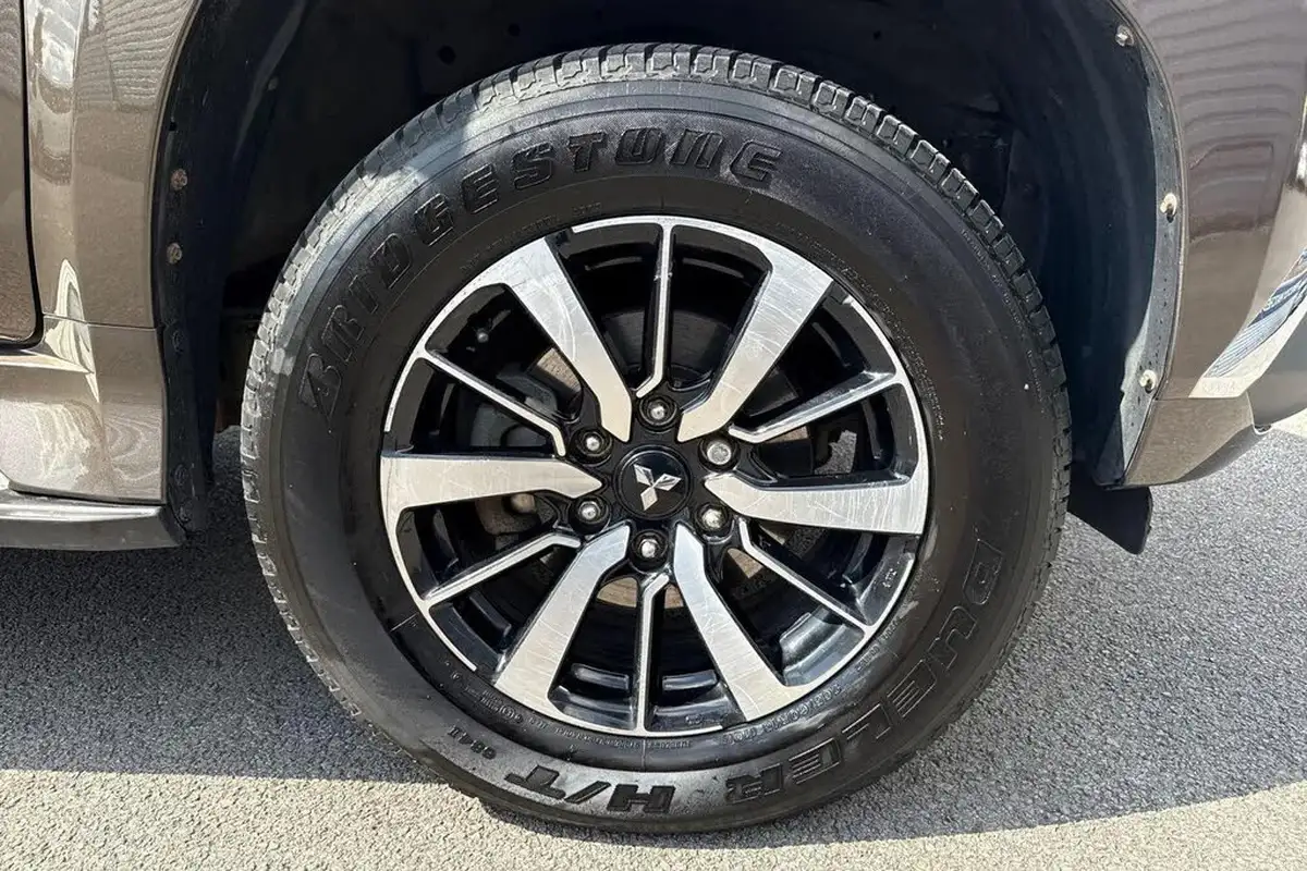 2020-mitsubishi-shogun-sport-24di-d-3-big-5