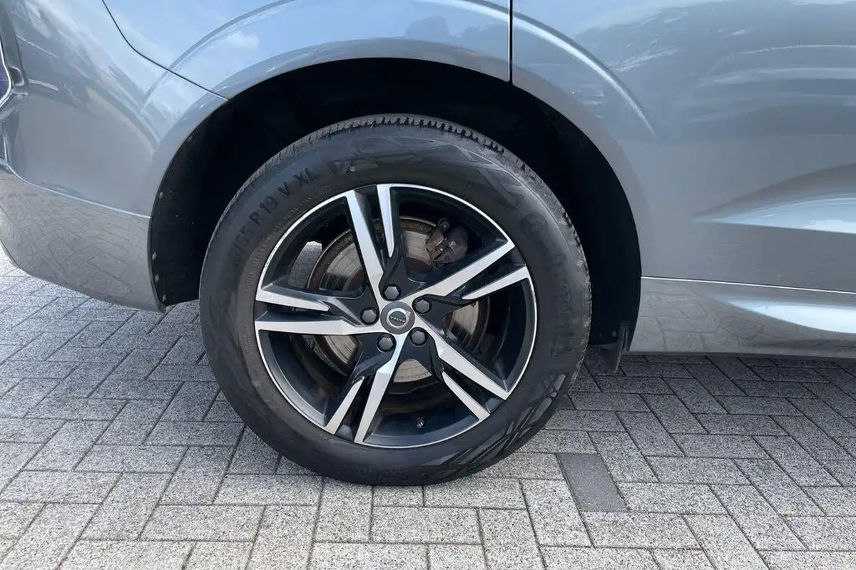 2021-volvo-xc60-20-t6-r-design-340bhp-big-12