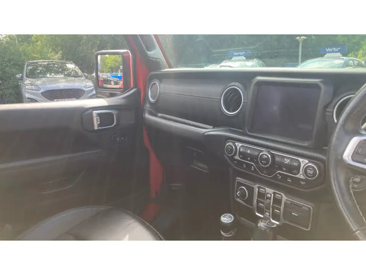 2021-jeep-wrangler-20-gme-overland-5d-big-13