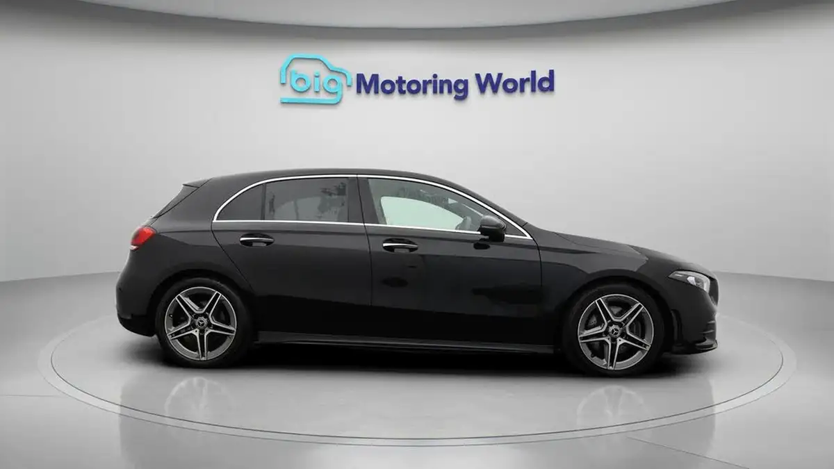 2019-mercedes-benz-a-class-20-a220-amg-line-premium-plus-hatchback-5d-4matic-big-8