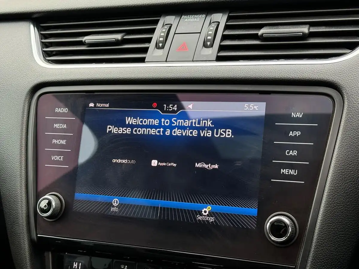 2018-skoda-octavia-20tdi-vrs-hatchback-dsg-big-37