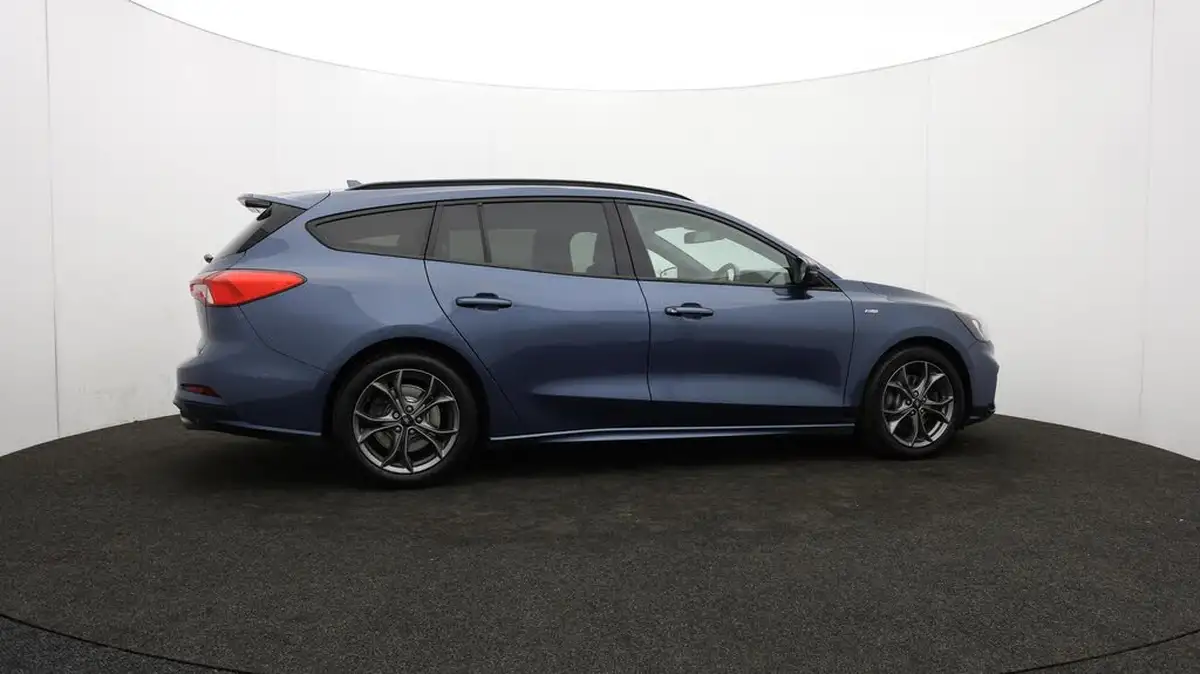 2021-ford-focus-15-st-line-estate-big-38