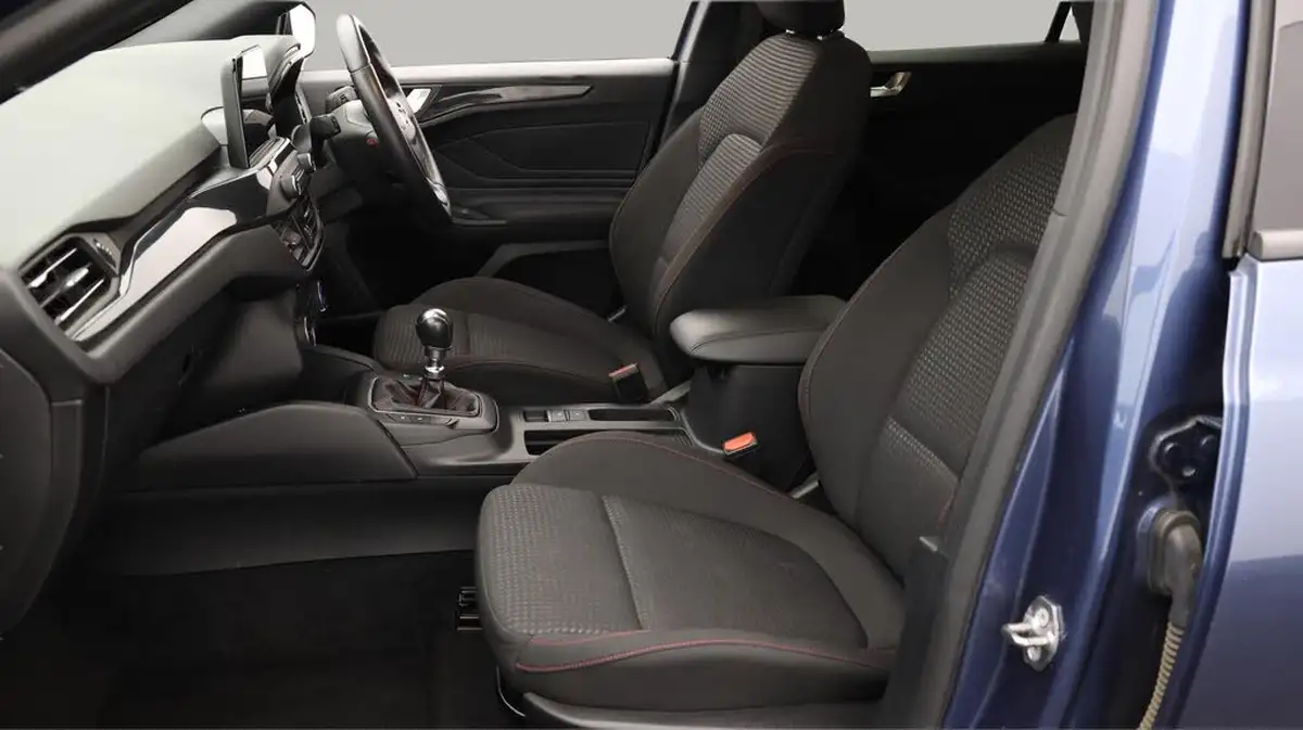 2021-ford-focus-15-st-line-estate-big-14