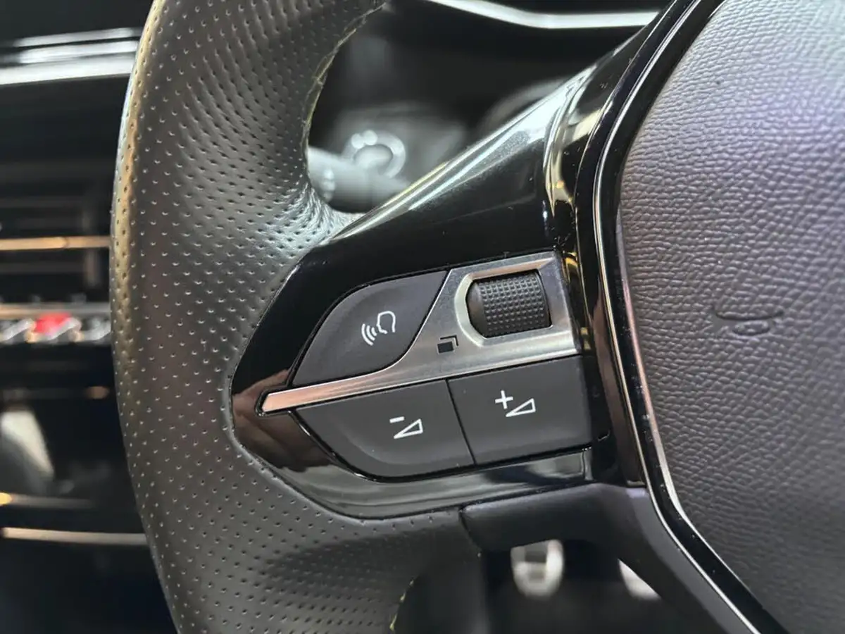 2022-peugeot-208-12-puretech-gt-100ps-big-33