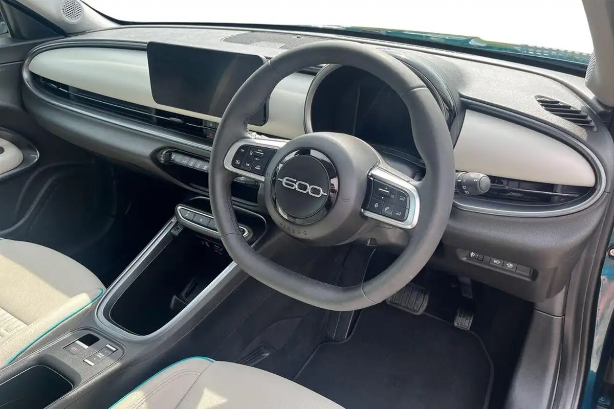 2024-fiat-600e-e-la-prima-big-5