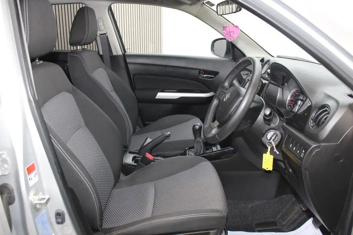 2018-suzuki-vitara-16-kuro-big-13
