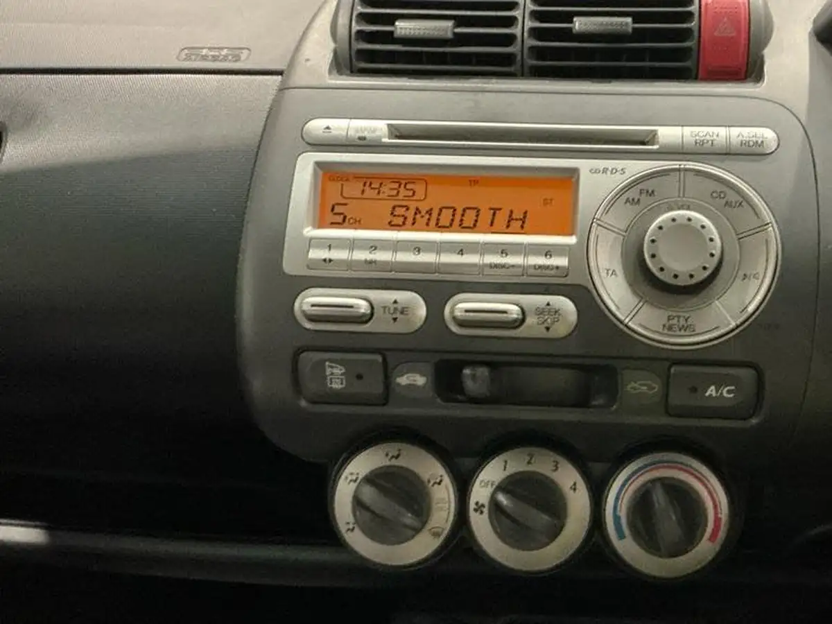 2009-honda-jazz-14-se-cvt-7-big-9