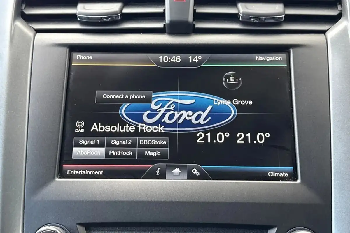 2016-ford-mondeo-20tdci-titanium-180ps-hatchback-big-16