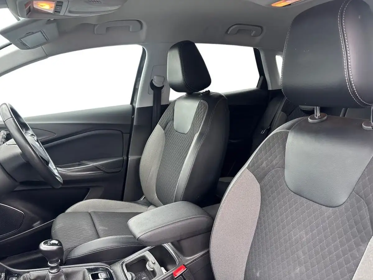 2020-vauxhall-grandland-x-12-sri-nav-big-8