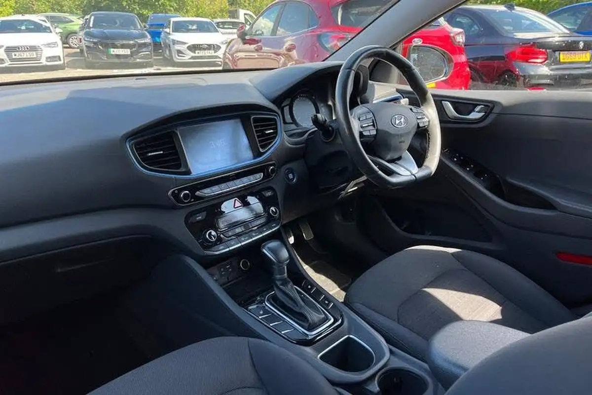 2018-hyundai-ioniq-16-gdi-premium-hybrid-big-17