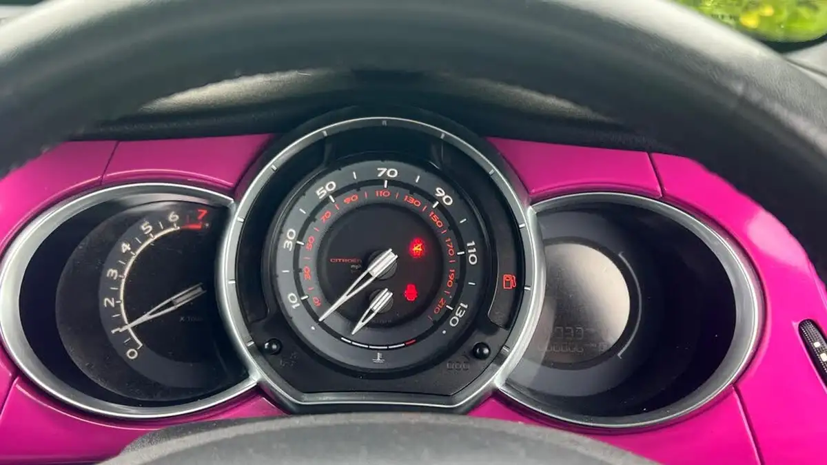 2014-citroen-ds3-16-dstyle-pink-big-29