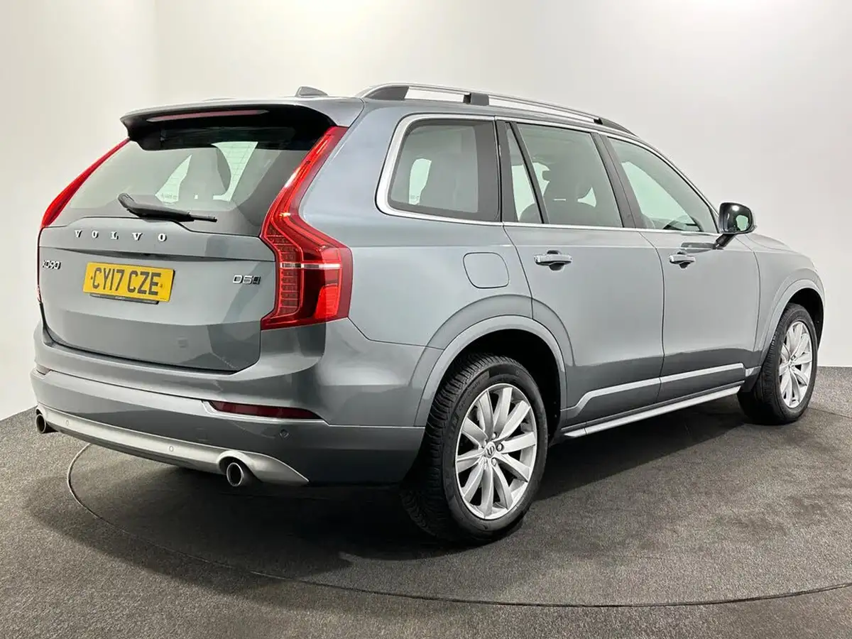 2017-volvo-xc90-20td-d5-momentum-awd-auto-big-7