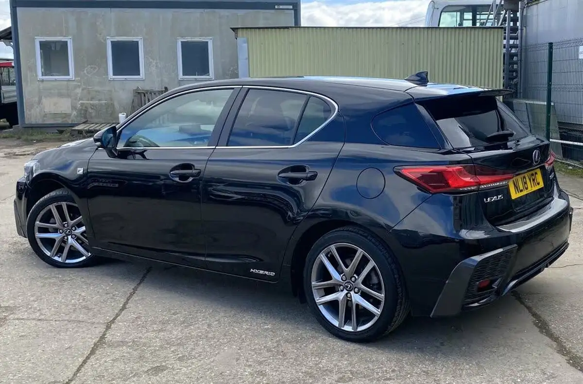2018-lexus-ct-200h-18-f-sport-big-3