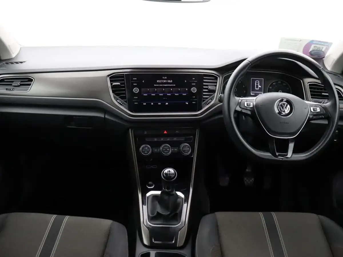 2018-volkswagen-t-roc-10-tsi-design-big-20