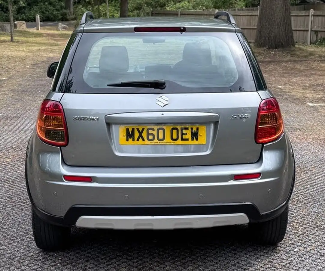2010-suzuki-sx4-16-sz4-hatchback-5d-auto-big-9