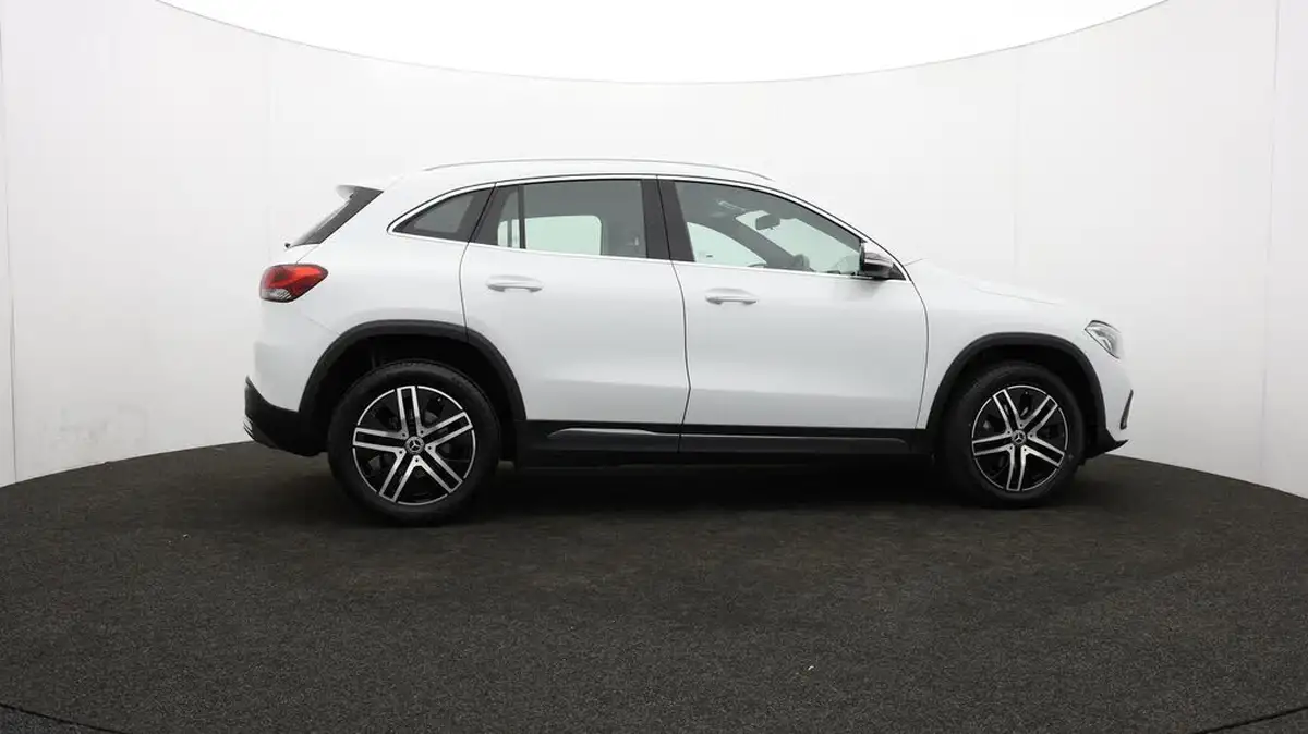 2021-mercedes-benz-gla-class-20d-gla-200d-sport-big-33